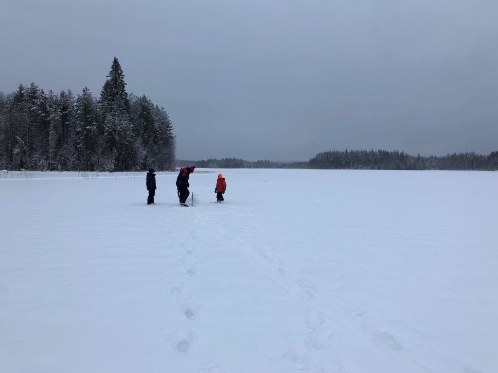 Pilkkijät jäällä